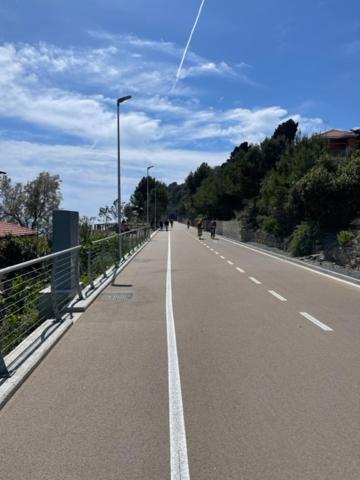אימפריה Casa Vacanza A 100 Metri Dal Mare מראה חיצוני תמונה