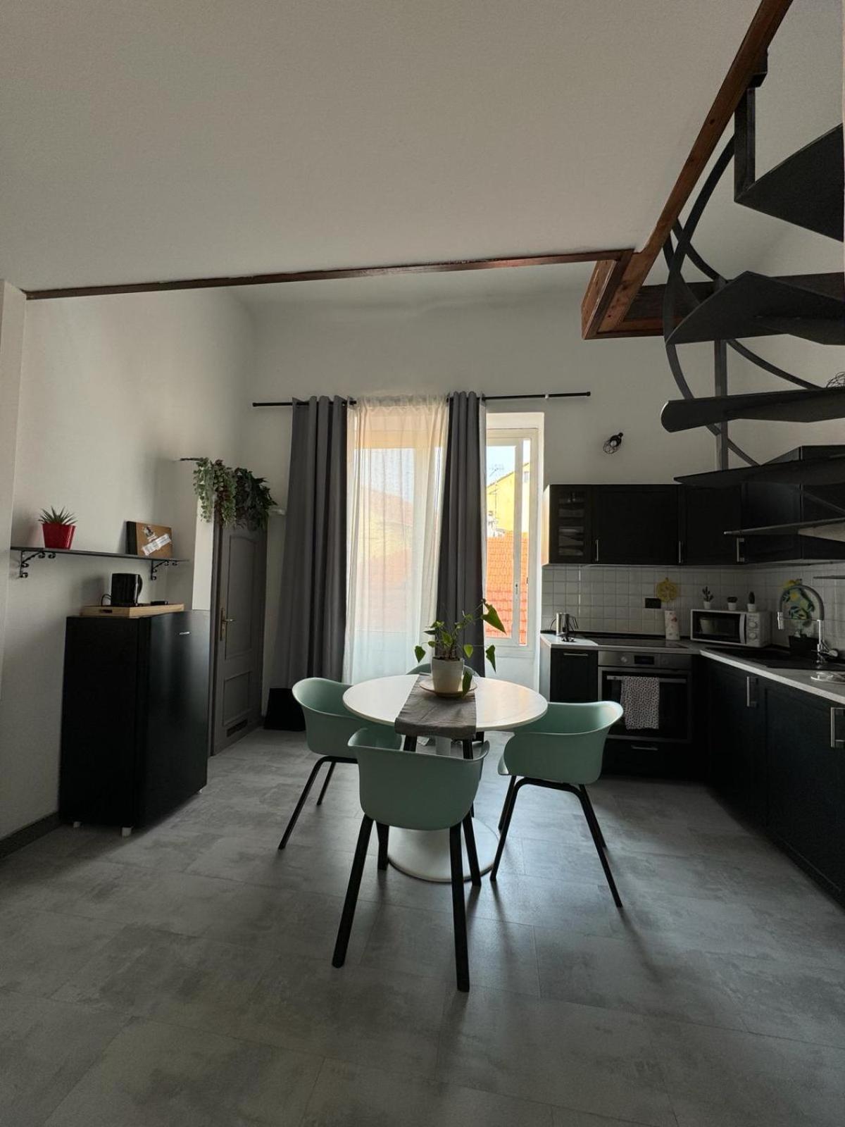 אימפריה Casa Vacanza A 100 Metri Dal Mare מראה חיצוני תמונה